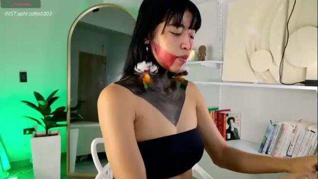 Image 2 of nikol_je Stream on Chaturbate on 2 months ago
