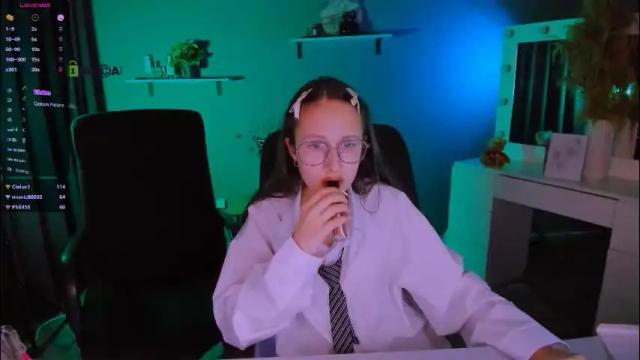 Image 3 of nikol_kitt Stream on Chaturbate on 1 month ago