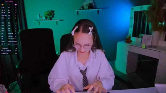 Image 4 of nikol_kitt Stream on Chaturbate on 1 month ago