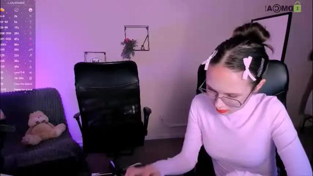 Image 8 of nikol_kitt Stream on Chaturbate on 24 days ago