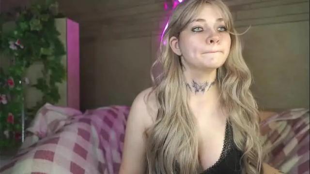 Image 4 of nikoli_naw Stream on Chaturbate on 1 month ago