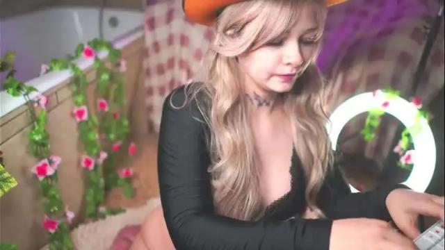 Image 4 of nikoli_naw Stream on Chaturbate on 1 month ago