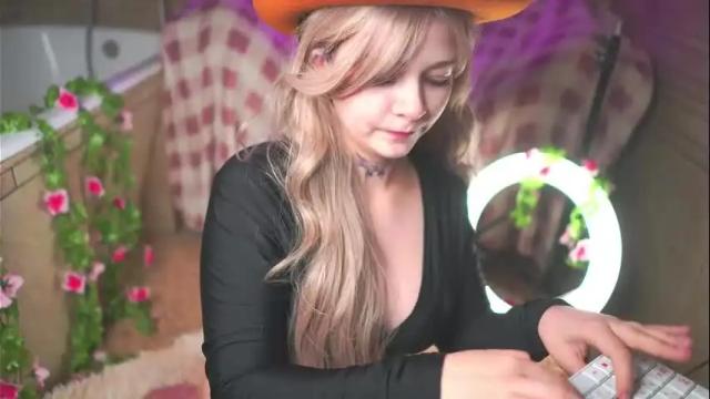 Image 6 of nikoli_naw Stream on Chaturbate on 1 month ago