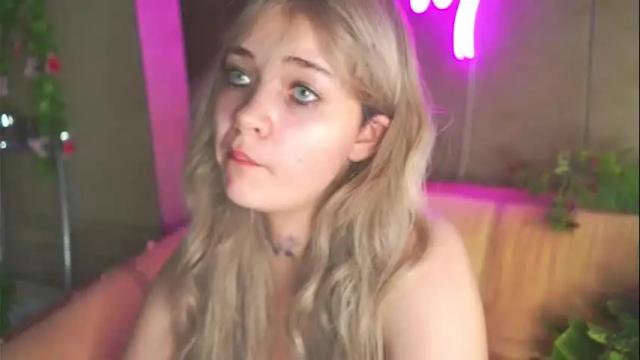 Image 12 of nikoli_naw Stream on Chaturbate on 29 days ago