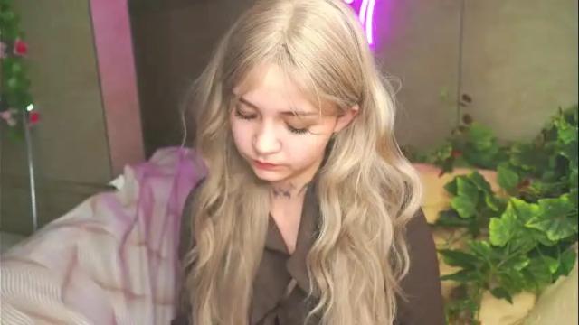 Image 2 of nikoli_naw Stream on Chaturbate on 29 days ago