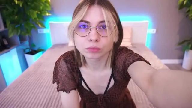 Image 2 of nikollberry Stream on Chaturbate on 14 months ago