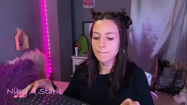 Image 2 of nikyastark Stream on Chaturbate on 4 months ago