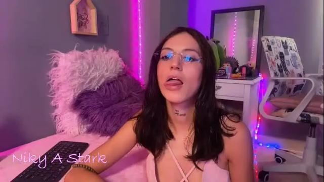 Image 2 of nikyastark Stream on Chaturbate on 4 months ago