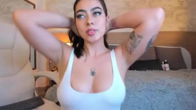Image 6 of nina_ross_ Stream on Chaturbate on 19 months ago