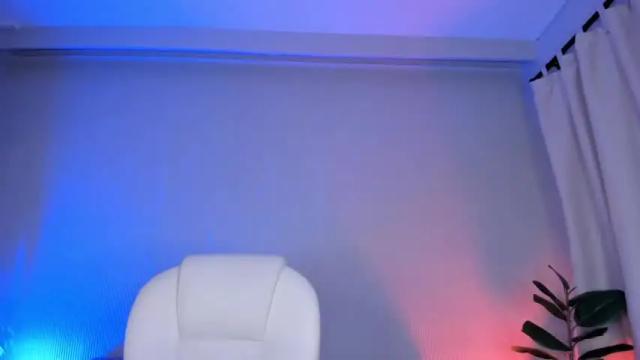 Image 7 of nina_ross_ Stream on Chaturbate on 13 months ago