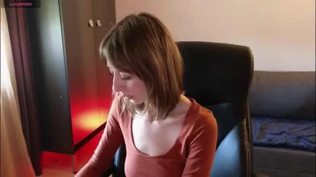 Image 4 of ninanovalicious Stream on Chaturbate on 3 months ago