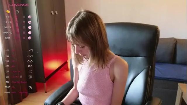 Image 3 of ninanovalicious Stream on Chaturbate on 2 months ago