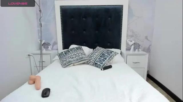 Image 4 of ninanovikov Stream on Chaturbate on 20 months ago