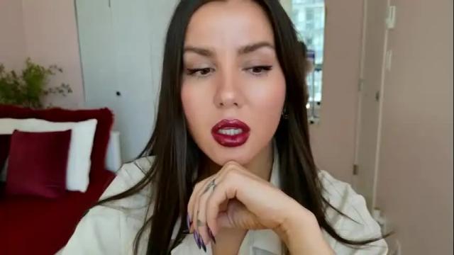 Image 3 of ninaoneil Stream on Chaturbate on 16 days ago