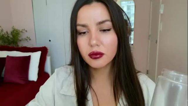Image 6 of ninaoneil Stream on Chaturbate on 16 days ago