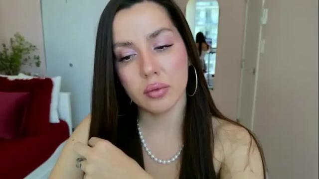 Image 4 of ninaoneil Stream on Chaturbate on 24 days ago