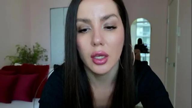 Image 3 of ninaoneil Stream on Chaturbate on 16 days ago