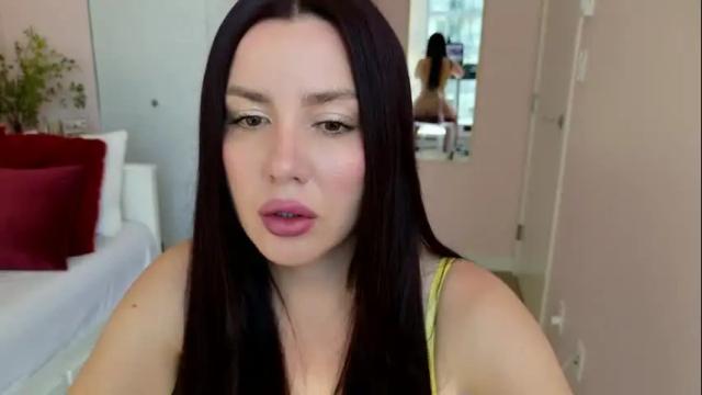Image 3 of ninaoneil Stream on Chaturbate on 6 days ago