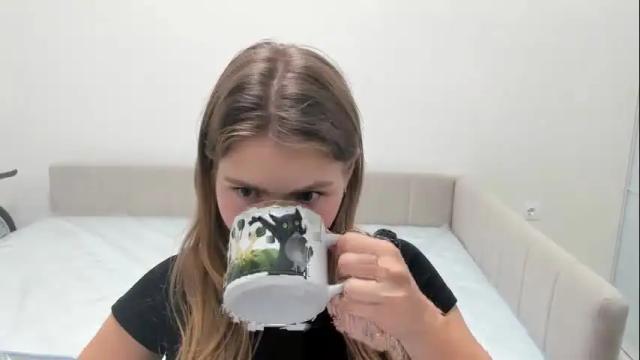Image 3 of ninarihh Stream on Chaturbate on 18 days ago