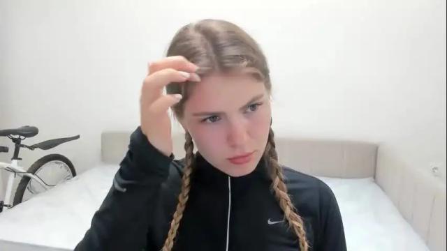 Image 3 of ninarihh Stream on Chaturbate on 16 days ago