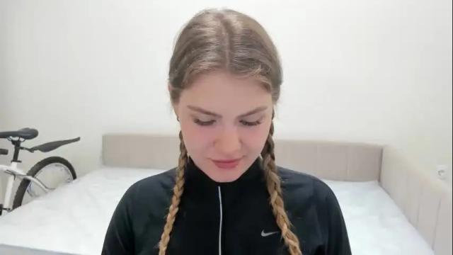 Image 4 of ninarihh Stream on Chaturbate on 16 days ago
