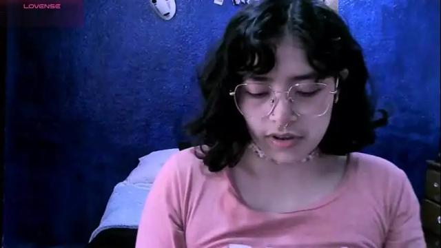 Image 2 of ninayellow Stream on Chaturbate on 1 month ago
