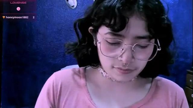 Image 3 of ninayellow Stream on Chaturbate on 1 month ago