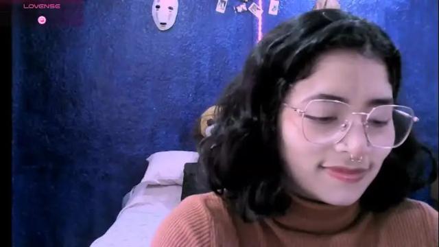 Image 2 of ninayellow Stream on Chaturbate on 1 month ago