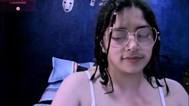 Image 2 of ninayellow Stream on Chaturbate on 15 days ago