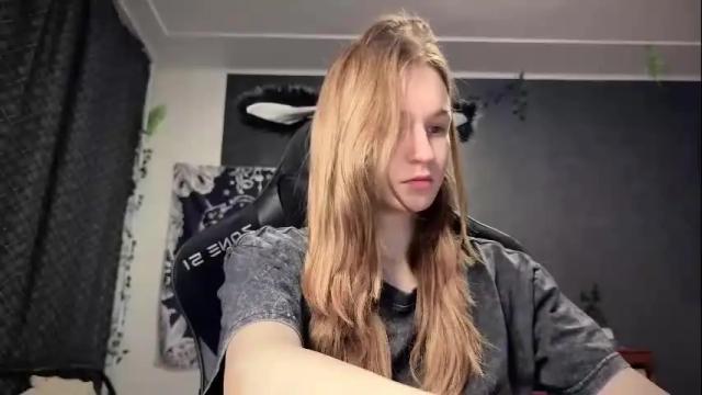 Image 2 of nloraaa Stream on Chaturbate on 1 month ago
