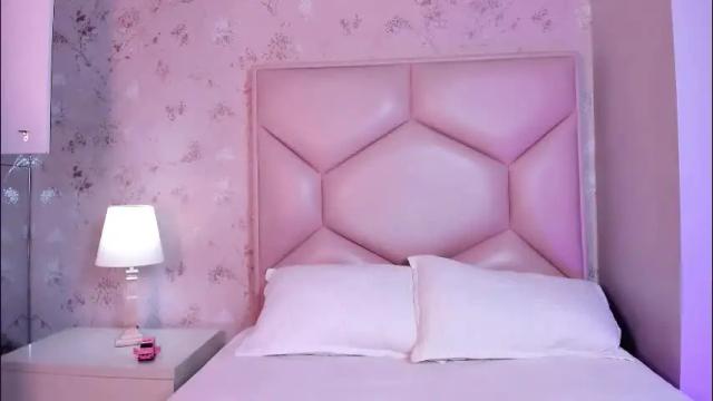 Image 2 of noa_butterfly Stream on Chaturbate on 1 month ago