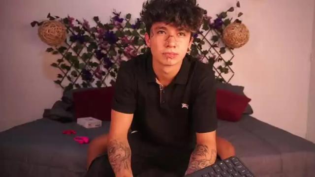 Image 2 of noah_and_meghan Stream on Chaturbate on 24 months ago