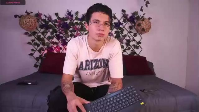 Image 2 of noah_and_meghan Stream on Chaturbate on 23 months ago