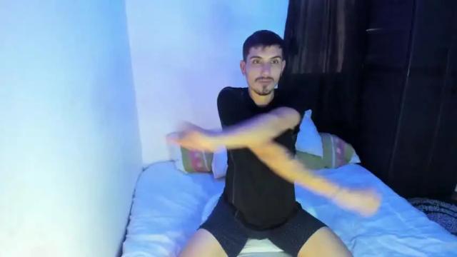 Image 2 of noah_athena Stream on Chaturbate on 14 months ago