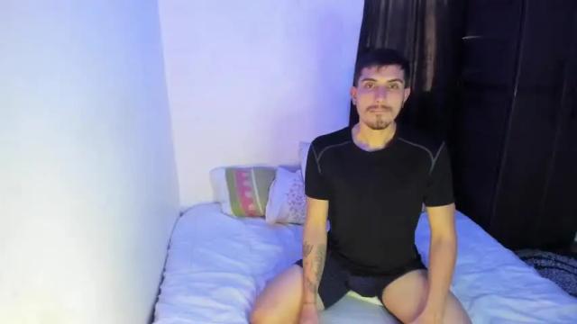 Image 3 of noah_athena Stream on Chaturbate on 14 months ago