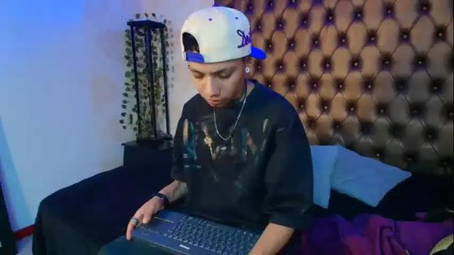 Image 3 of noah_sex0 Stream on Chaturbate on 3 months ago