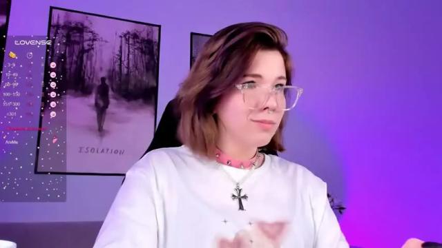 Image 8 of noellestone Stream on Chaturbate on 16 months ago