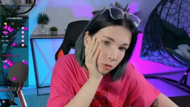 Image 12 of noellestone Stream on Chaturbate on 15 months ago