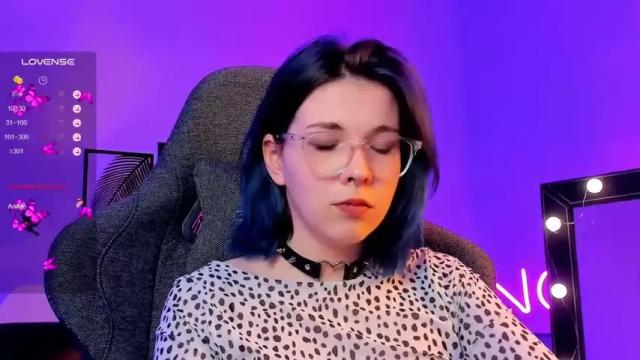 Image 8 of noellestone Stream on Chaturbate on 15 months ago