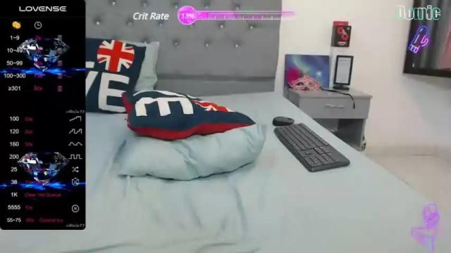 Image 3 of noemyfreeman Stream on Chaturbate on 18 months ago