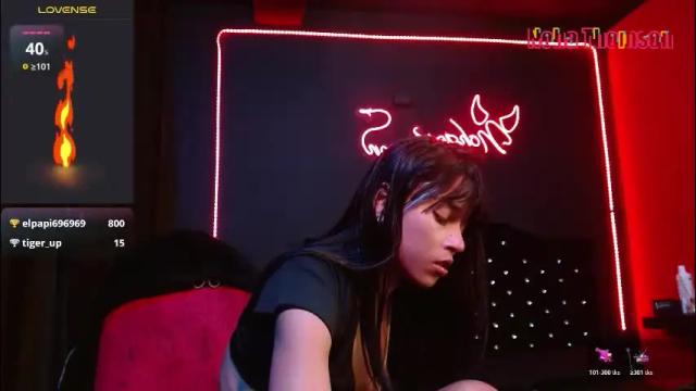 Image 4 of noha_thomson Stream on Chaturbate on 1 month ago