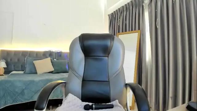 Image 3 of nora_vennucci Stream on Chaturbate on 2 months ago