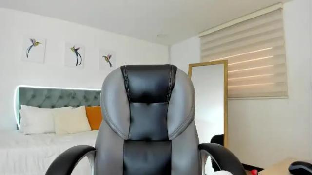 Image 7 of nora_vennucci Stream on Chaturbate on 1 month ago