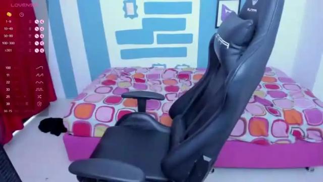 Image 2 of noura_abassi Stream on Chaturbate on 16 months ago