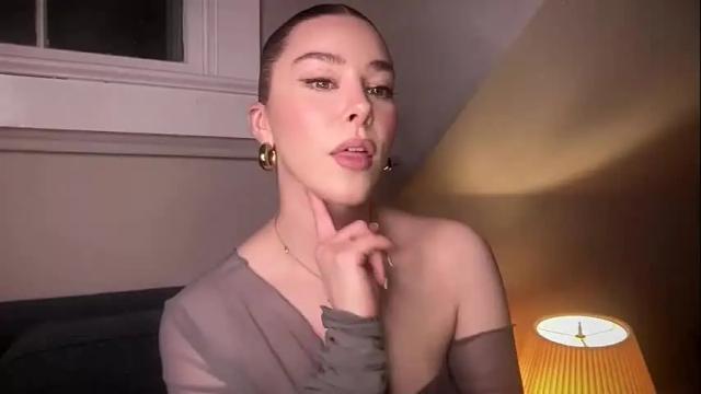 Image 2 of novavangogh Stream on Chaturbate on 4 months ago