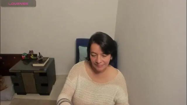 Image 3 of nuit_rose Stream on Chaturbate on 1 month ago