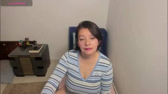 Image 2 of nuit_rose Stream on Chaturbate on 1 month ago