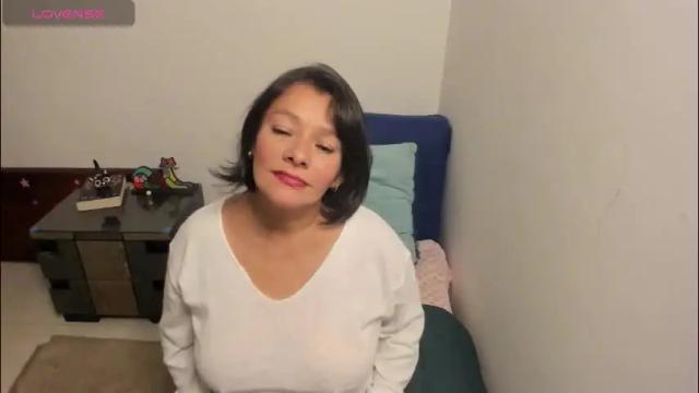 Image 3 of nuit_rose Stream on Chaturbate on 1 month ago