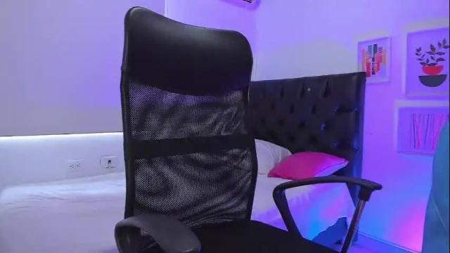Image 3 of nympho_aliss_robert Stream on Chaturbate on 26 days ago
