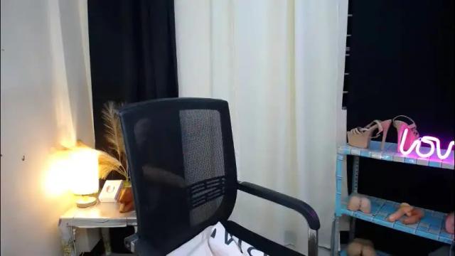 Image 11 of octaviayuki Stream on Chaturbate on 2 months ago